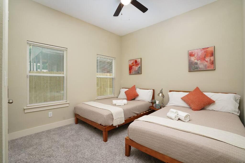 Spacious, Sleeps 6, St Phillips, King Bed סן אנטוניו מראה חיצוני תמונה